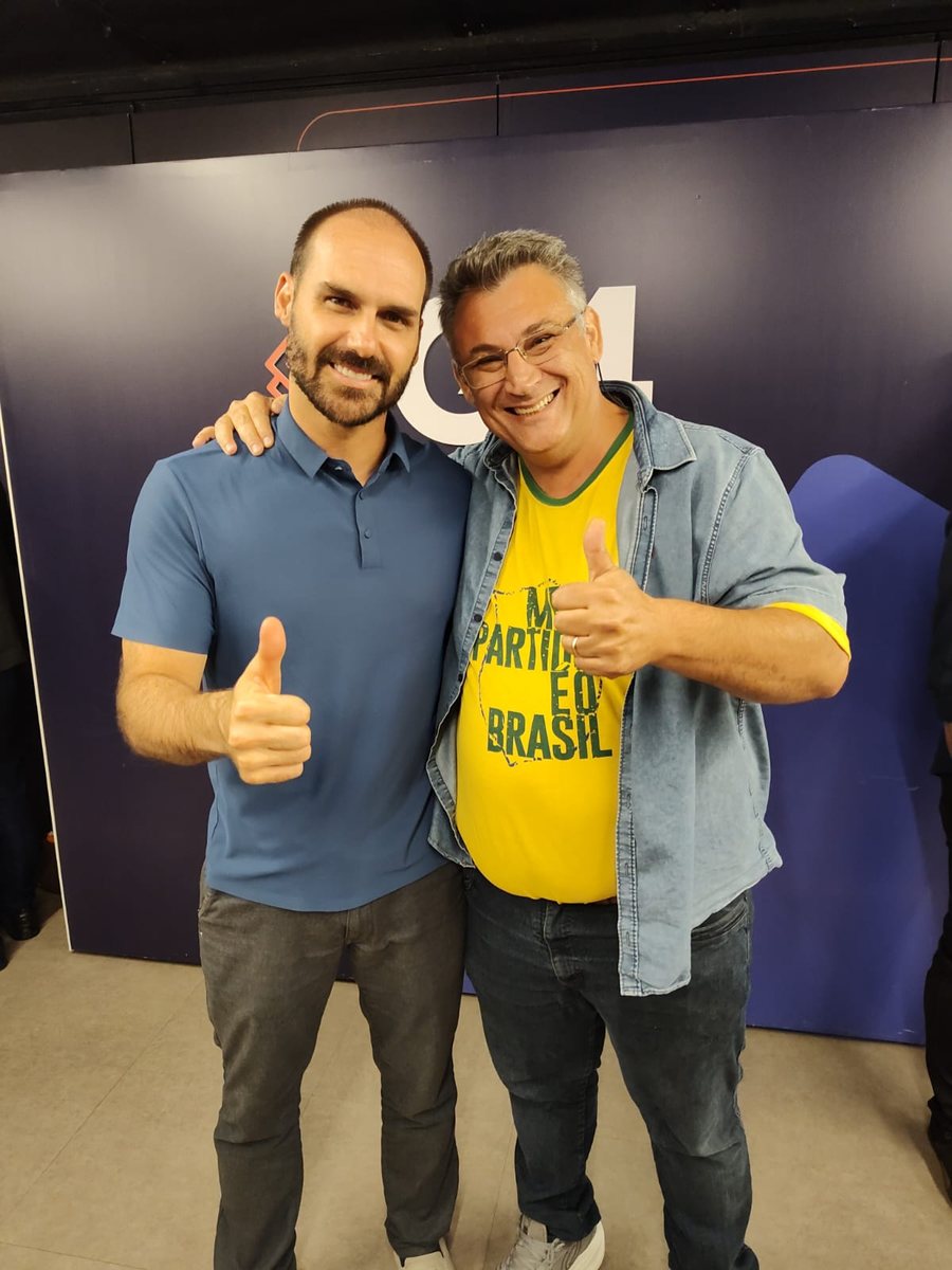 Com Eduardo Bolsonaro